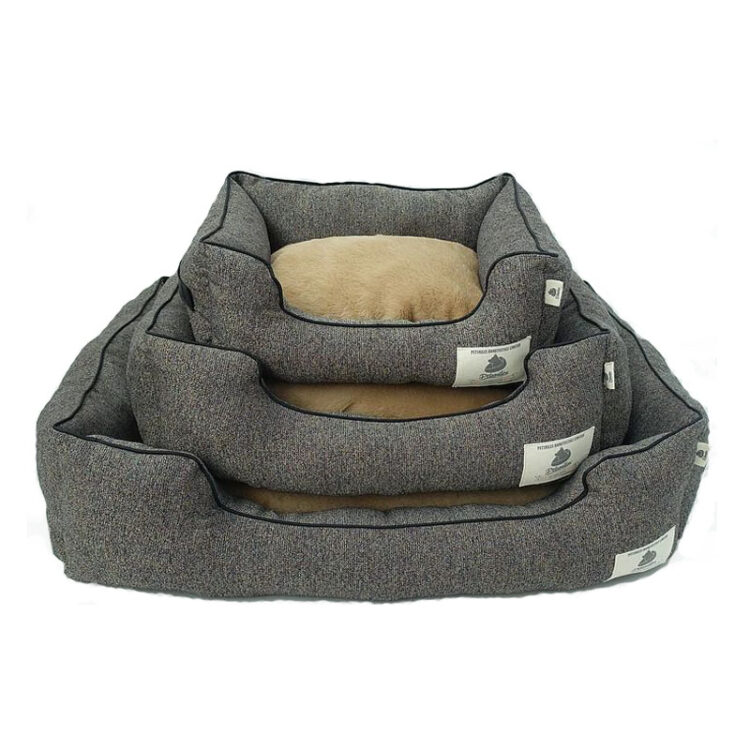 GRAY BED WITH BROWN PILLOW M 63 X 53 X 20 CM